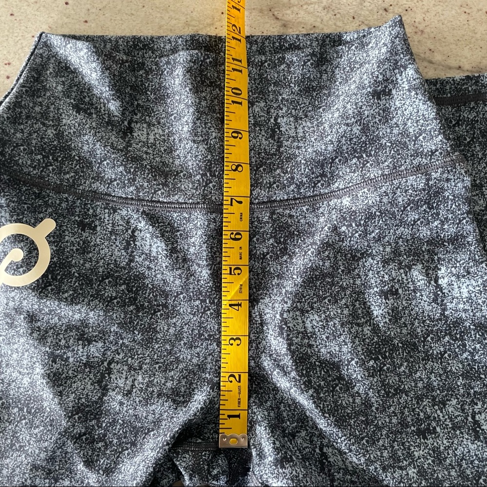 Peloton Blue Cadence Capri Workout Bottoms MEDIUM - Picture 4 of 10